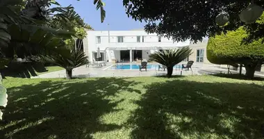 Дом 5 спален с кондиционером, с бассейном, с садом в Лация, Кипр