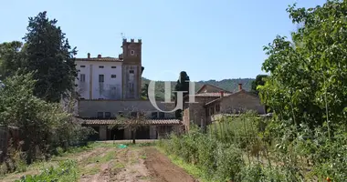 Villa 10 bedrooms with road in Montepulciano, Italy