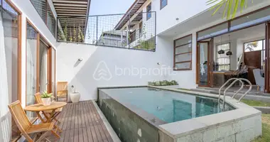 Villa  mit Balkon, mit Möbliert, mit Klimaanlage in Tumbak Bayuh, Indonesien