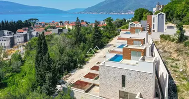 Villa 3 habitaciones con aparcamiento, con Terraza, con Jardín en Tivat, Montenegro