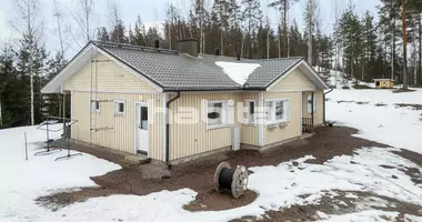 Casa 5 habitaciones en Maentsaelae, Finlandia