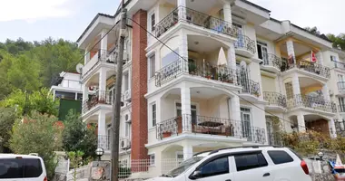 Квартира 3 спальни со стеклопакетами, с балконом, с мебелью в Фетхие, Турция