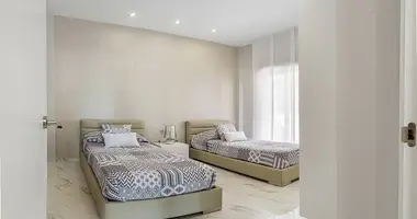 Villa 3 bedrooms with parking, with chicken_furniture, land in La Zenia, Spain