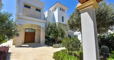 6 bedroom house in Pervolia, Cyprus