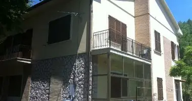Townhouse 11 rooms in Terni, Italy