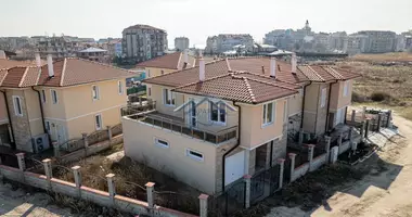 Квартира 3 спальни в Поморие, Болгария