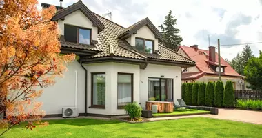 6 room house in Lomianki, Poland