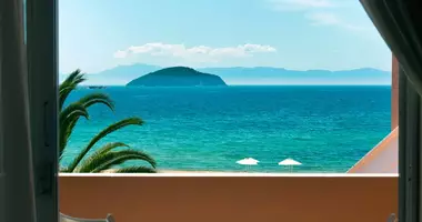 Вилла 1 комната  с видом на море, с бассейном, с видом на горы в Nea Iraklitsa, Греция