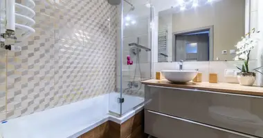 Квартира 3 комнаты в Варшава, Польша