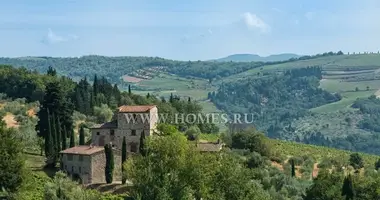Villa 8 bedrooms with Garden, near infrastructure, with gardening services in Siena, Italy