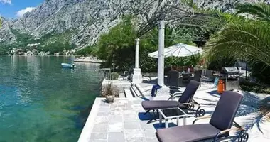 Villa  mit Terrasse in Ljuta, Montenegro