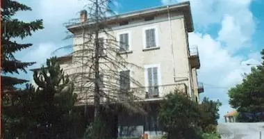 Casa 18 habitaciones en Terni, Italia