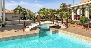 Mansion 5 bedrooms with balcony, with furniture, with air conditioning in Sukuta, Gambia