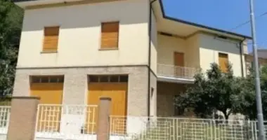 Townhouse 10 rooms in Montottone, Italy