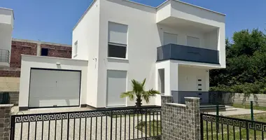Casa 4 habitaciones en Donji Stoj Shtoji i Poshtem, Montenegro