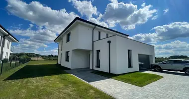 Villa 6 habitaciones con Disponible, con Aparcamiento cubierto, con Vista panorámica en Varsovia, Polonia