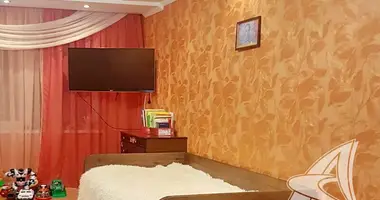 2 room apartment in Bielaviezski, Belarus