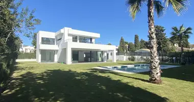 Вилла   с террасой, с гаражом, с садом в Estepona, Испания