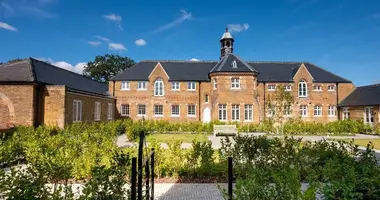 4 bedroom house in Enfield, United Kingdom