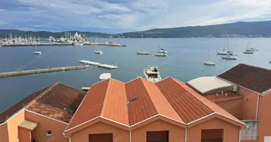 Apartamento 3 habitaciones en Tivat, Montenegro