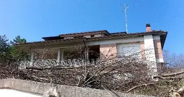 Casa 13 habitaciones en Montappone, Italia