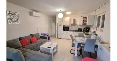 Apartamento 2 habitaciones en Kastel Gomilica, Croacia