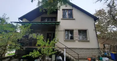 6 room house in Uello, Hungary