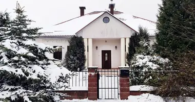 Casa de campo 4 habitaciones con Muebles, con Estacionamiento, con Cocina en Uzbekistán