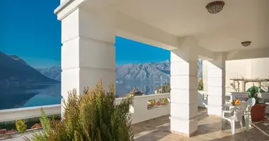 Villa  mit Pierce in Dobrota, Montenegro
