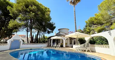 Villa  mit Parkplatz, mit Möbliert, mit Terrasse in Calp, Spanien