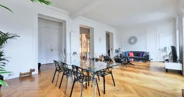 4 bedroom apartment in Paris, France