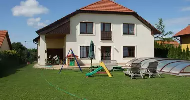 Villa 3 bedrooms with Furnitured, with Central heating, with Asphalted road in Georgia