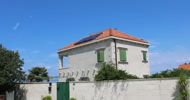 Villa 4 chambres dans Tous les pays