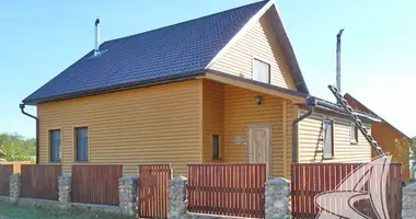 Haus in Kamianiucki siel ski Saviet, Weißrussland