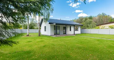 Casa en Bialarucki sielski Saviet, Belarús