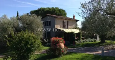 Villa 4 bedrooms with Air conditioner, with Garage, with Garden in Grosseto, Italy