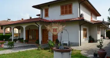 Villa 5 habitaciones en Collecorvino, Italia