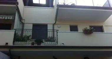 Wohnung 7 Zimmer in Terni, Italien