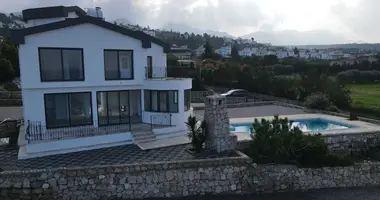 Вилла 5 комнат  со стеклопакетами, с балконом, с видом на море в Кирения, Северный Кипр