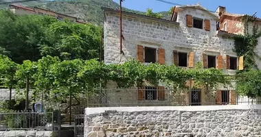 Mieszkanie 5 pokojów w Dobrota, Czarnogóra