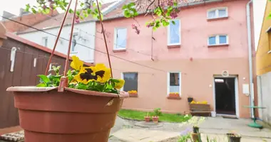Дом в Косьцян, Польша