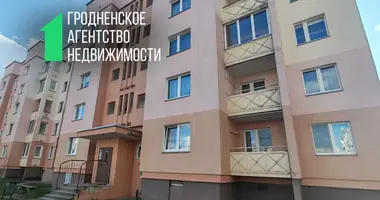 Apartamento 3 habitaciones en Krasnasyelski, Bielorrusia