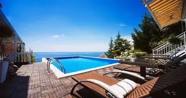 Villa  mit Terrasse, mit Überdachter Parkplatz in Montenegro