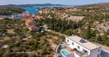 Villa 4 bedrooms in Opcina Postira, Croatia