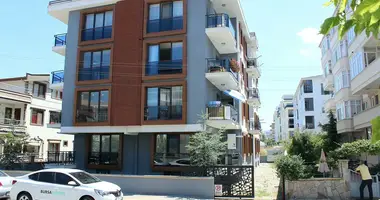 Wohnung 4 Zimmer in Ciftlikkoey, Türkei