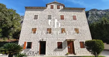 2 bedroom apartment in Dobrota, Montenegro