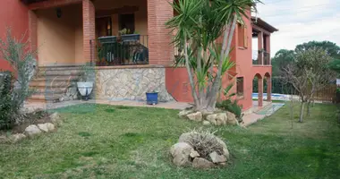 Villa  mit Klimaanlage, mit Terrasse, mit Garten in Niederampurien, Spanien