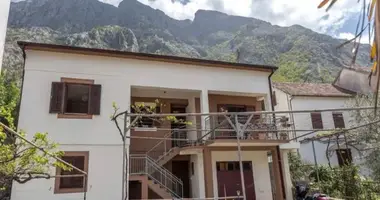 Haus 7 zimmer in Dobrota, Montenegro