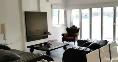 Casa 6 habitaciones en Demos Agiou Athanasiou, Chipre