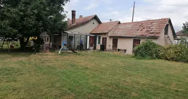 3 room house in Gyoemro, Hungary